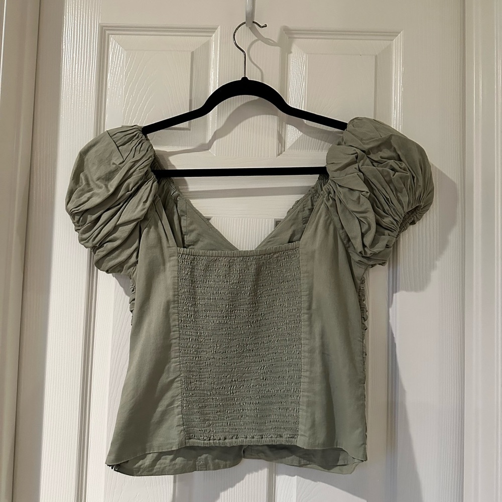 Abercrombie & Fitch Drama Puff Sleeve Ruched Top Size M in Soft Sage Green - Picture 3 of 4